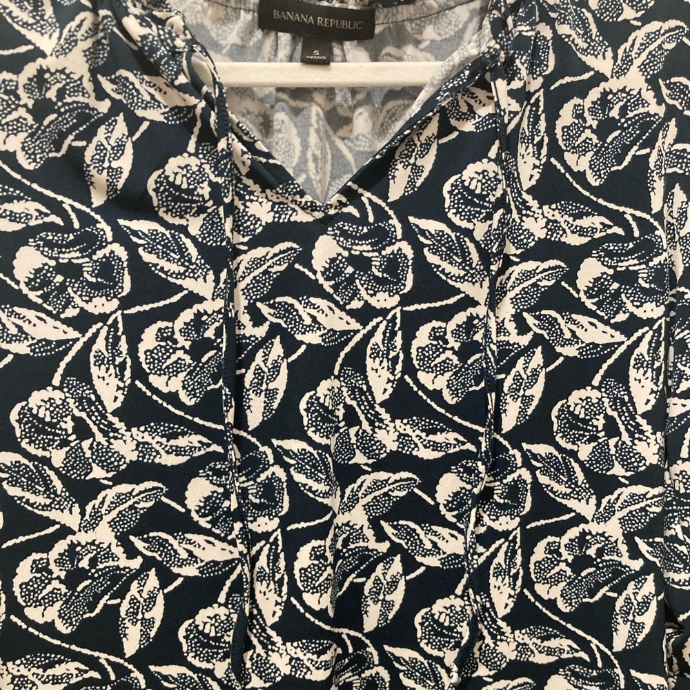 Cute stretchy top! - Picture 3 of 8